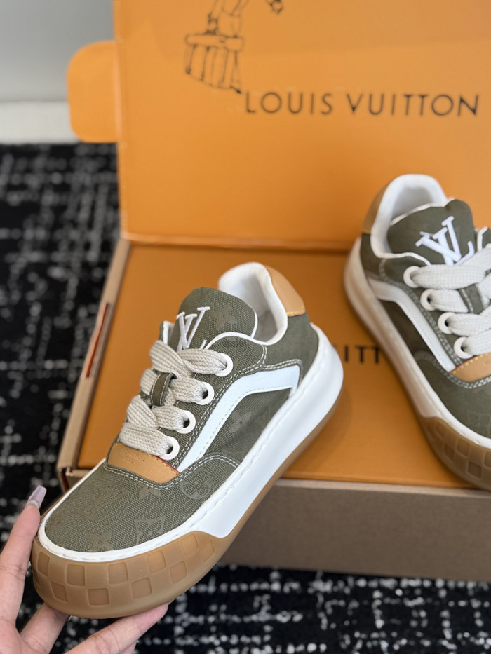 L0VT SNEAKER