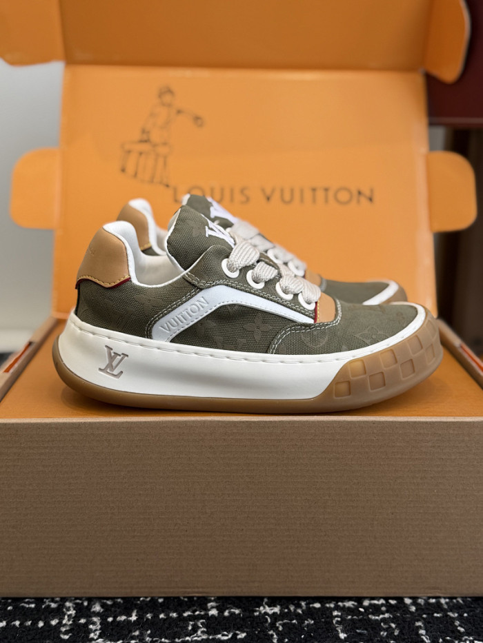 L0VT SNEAKER