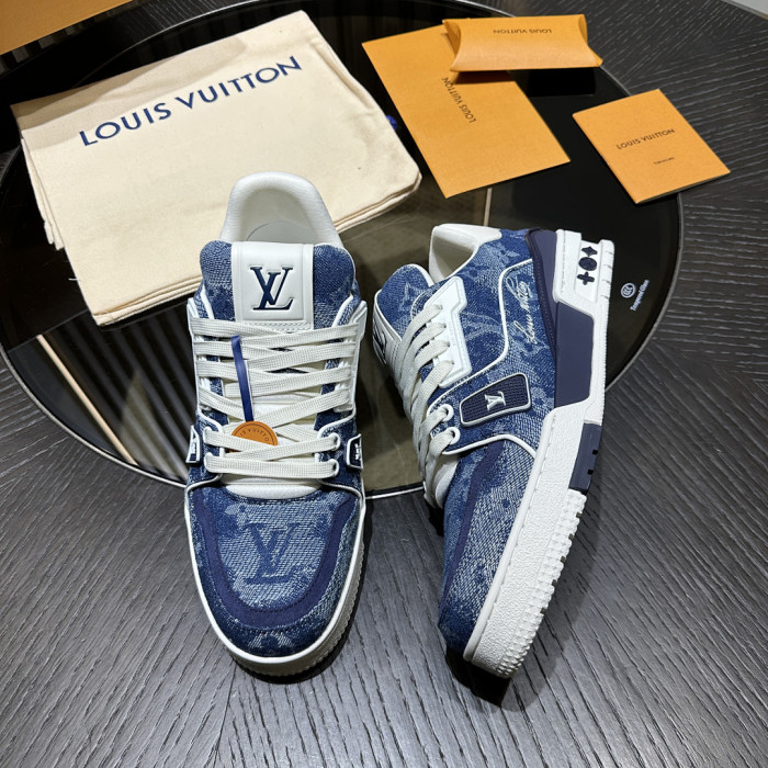 L0VT SNEAKER