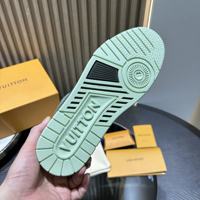 L0VT SNEAKER