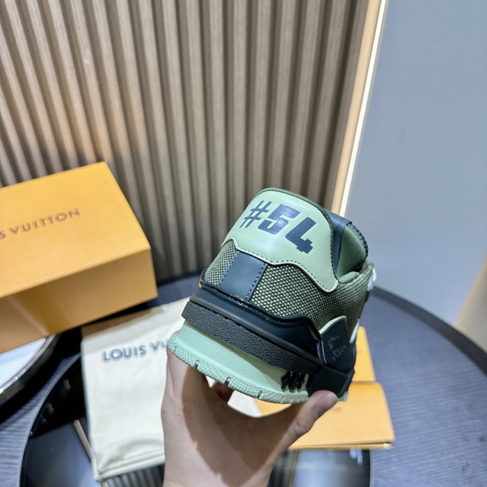 L0VT SNEAKER