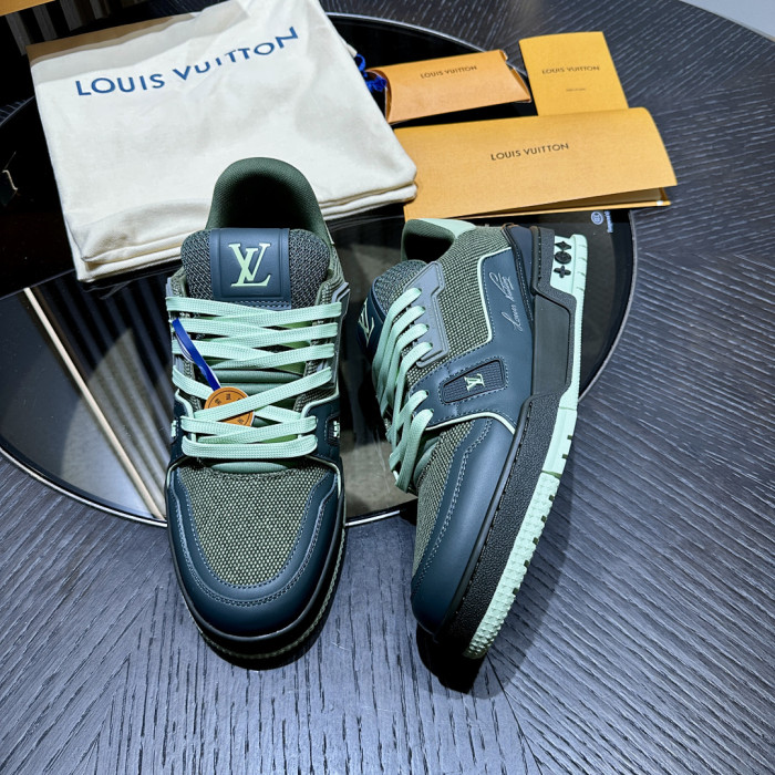 L0VT SNEAKER