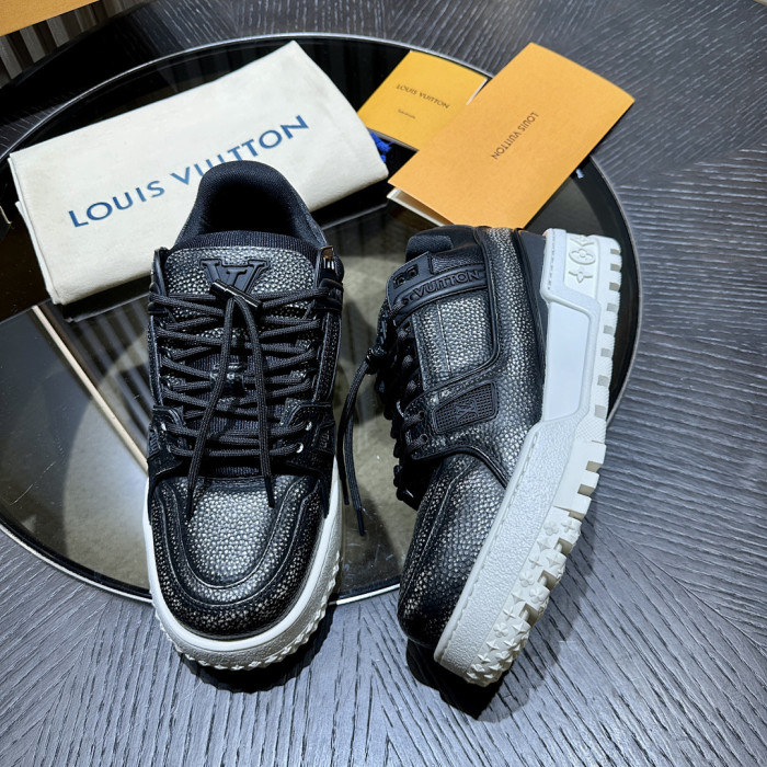 L0VT SNEAKER