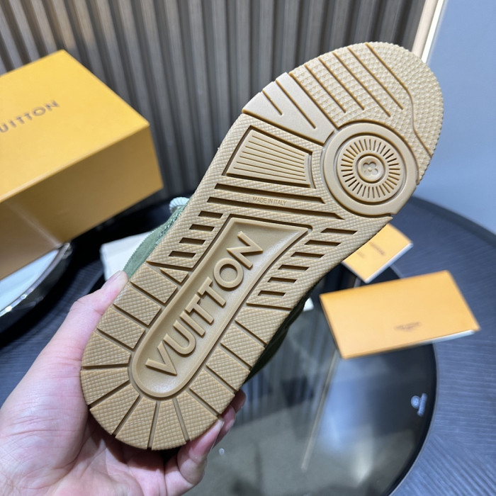 L0VT SNEAKER