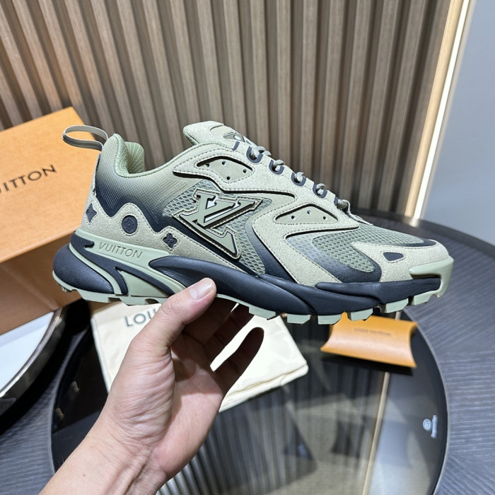 L0VT SNEAKER
