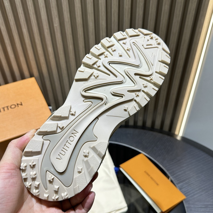 L0VT SNEAKER