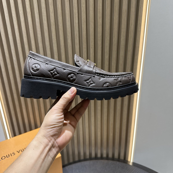 L0VT SNEAKER