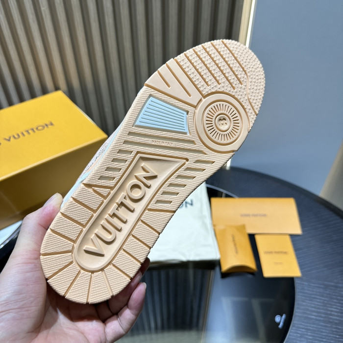 L0VT SNEAKER