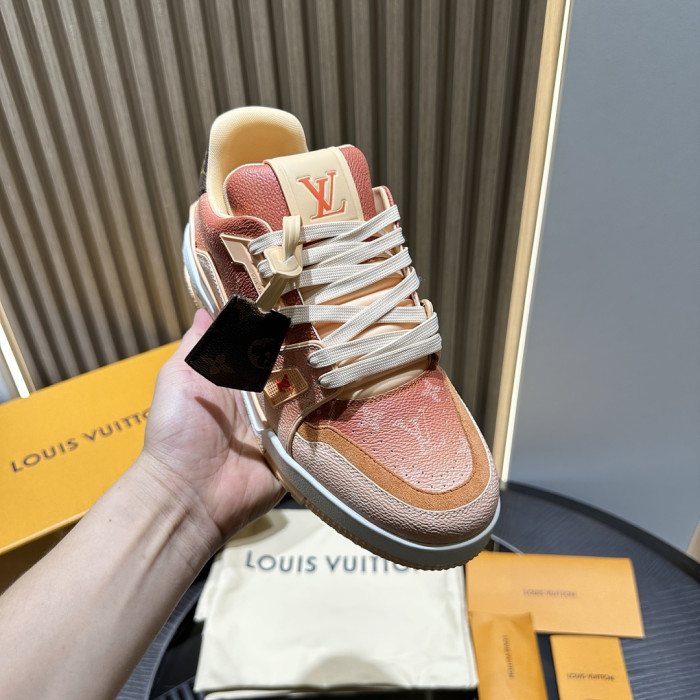 L0VT SNEAKER