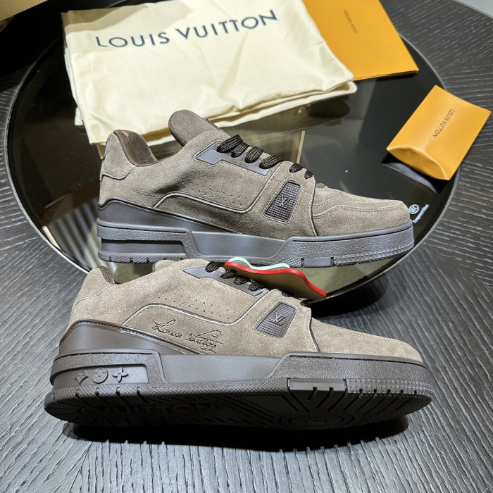 L0VT SNEAKER