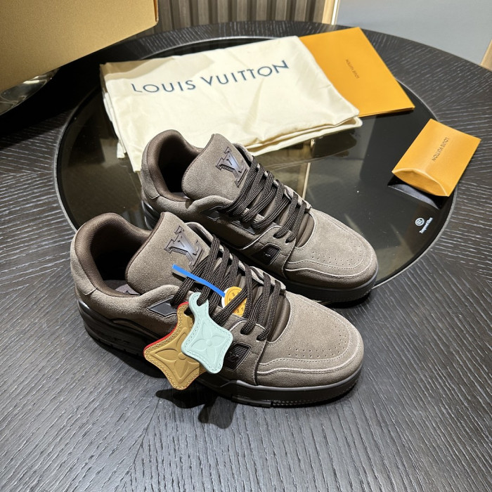 L0VT SNEAKER