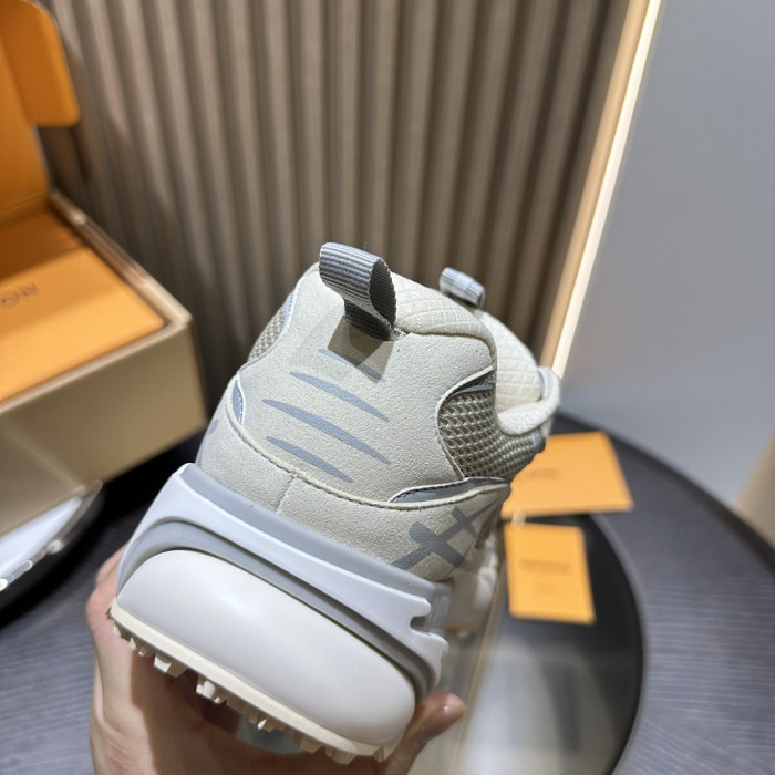 L0VT SNEAKER