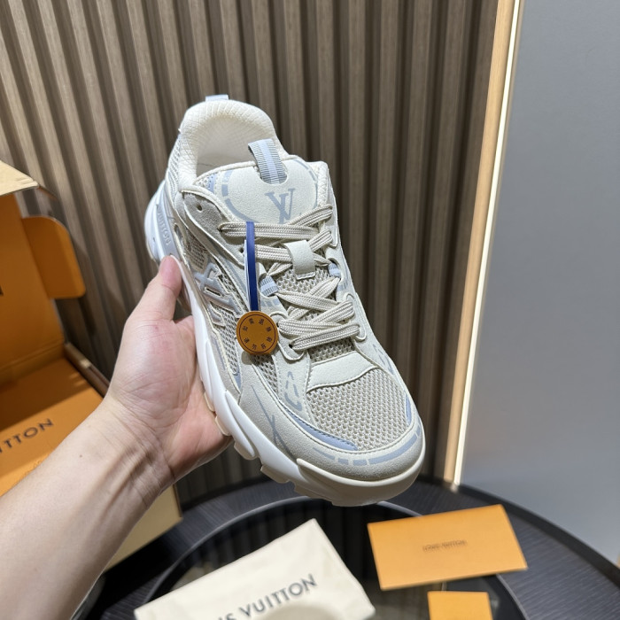 L0VT SNEAKER