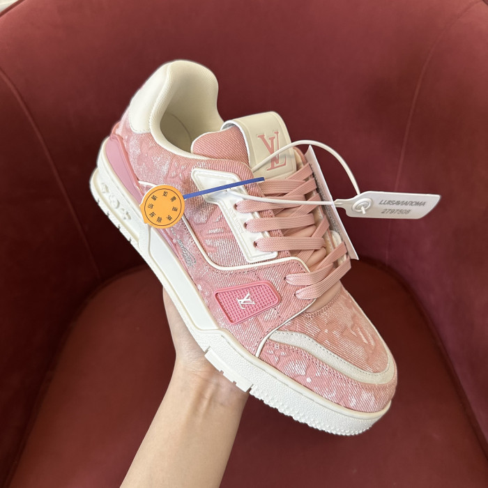L0VT SNEAKER