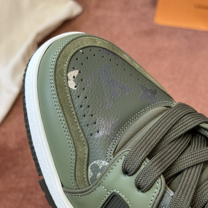 L0VT SNEAKER