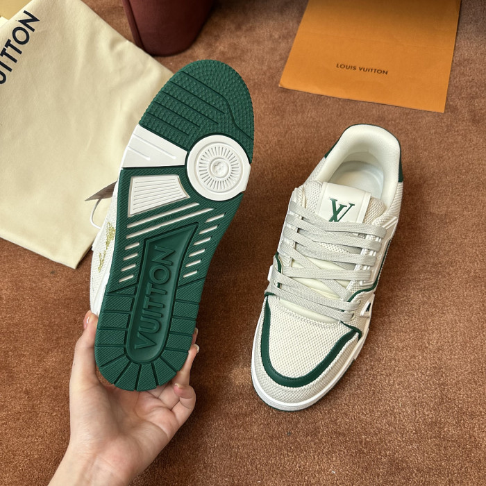 L0VT SNEAKER