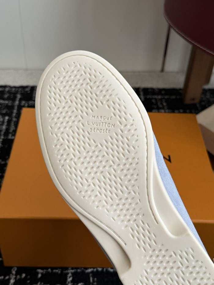 L0VT SNEAKER