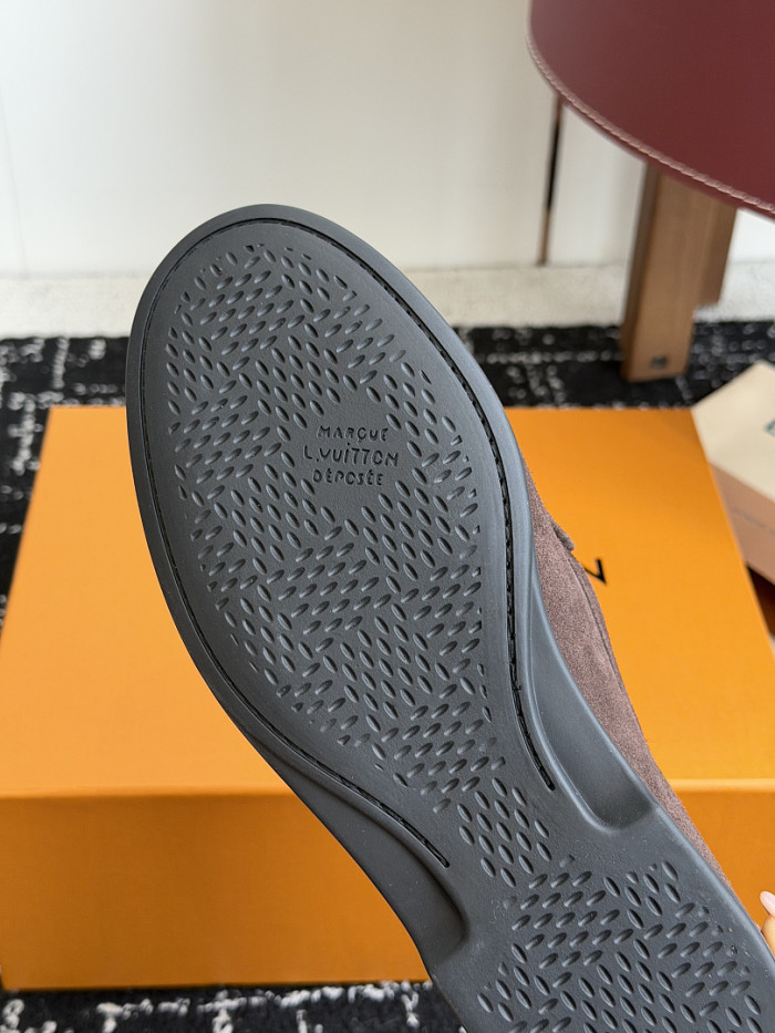 L0VT SNEAKER