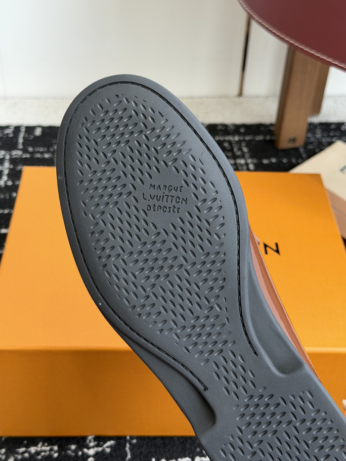 L0VT SNEAKER