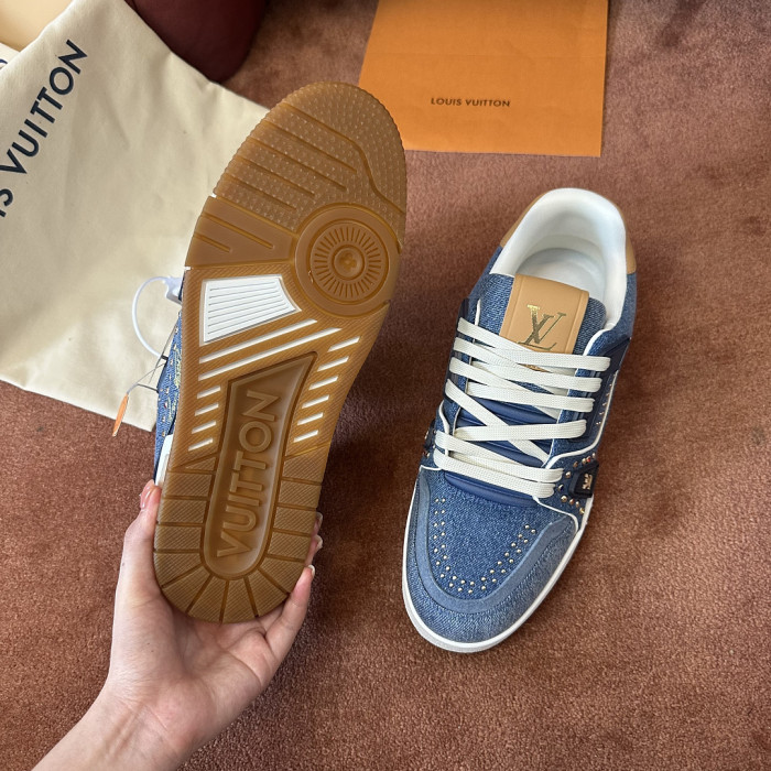 L0VT SNEAKER