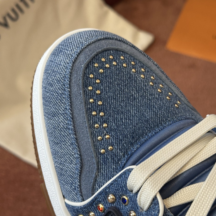 L0VT SNEAKER