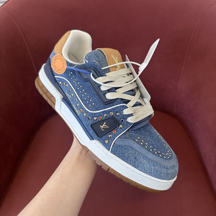 L0VT SNEAKER