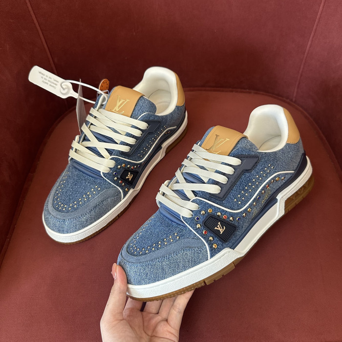 L0VT SNEAKER