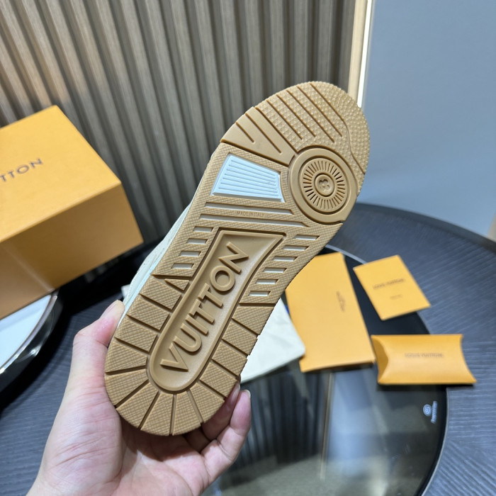 L0VT SNEAKER