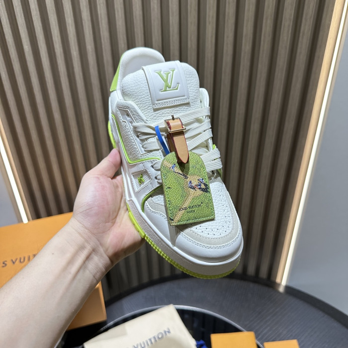 L0VT SNEAKER