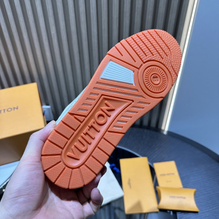 L0VT SNEAKER