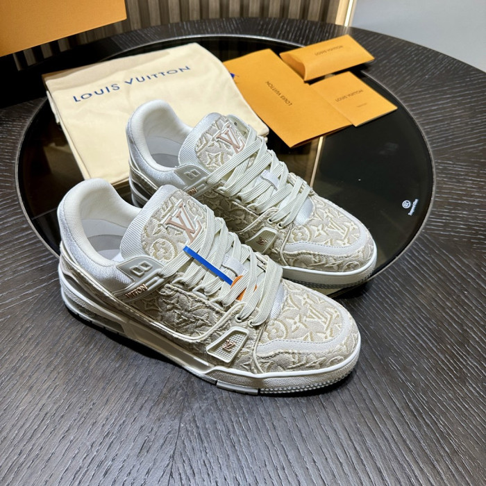 L0VT SNEAKER