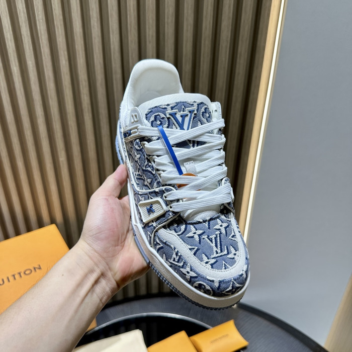L0VT SNEAKER