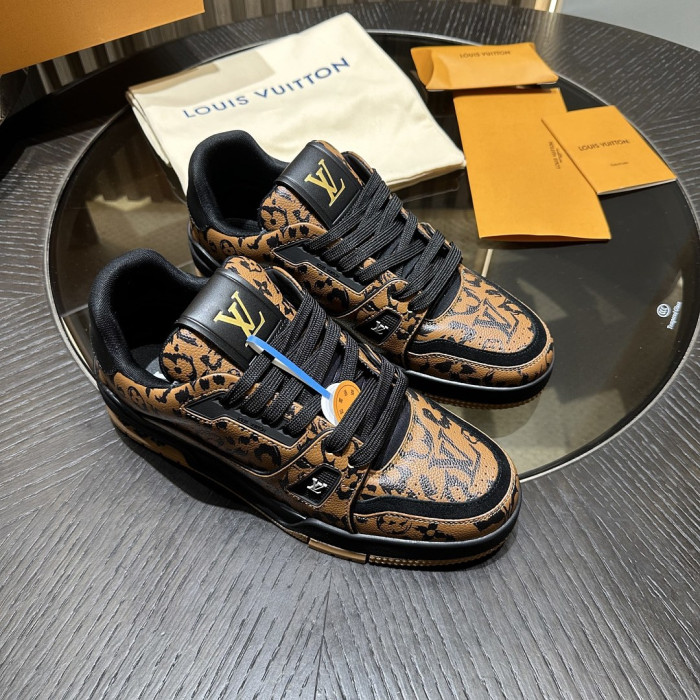 L0VT SNEAKER