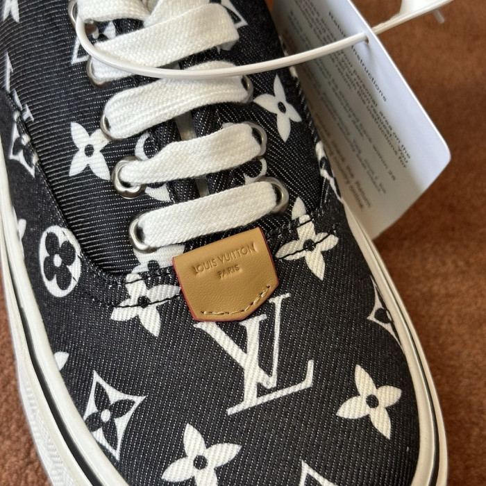 L0VT SNEAKER