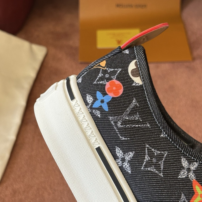 L0VT SNEAKER
