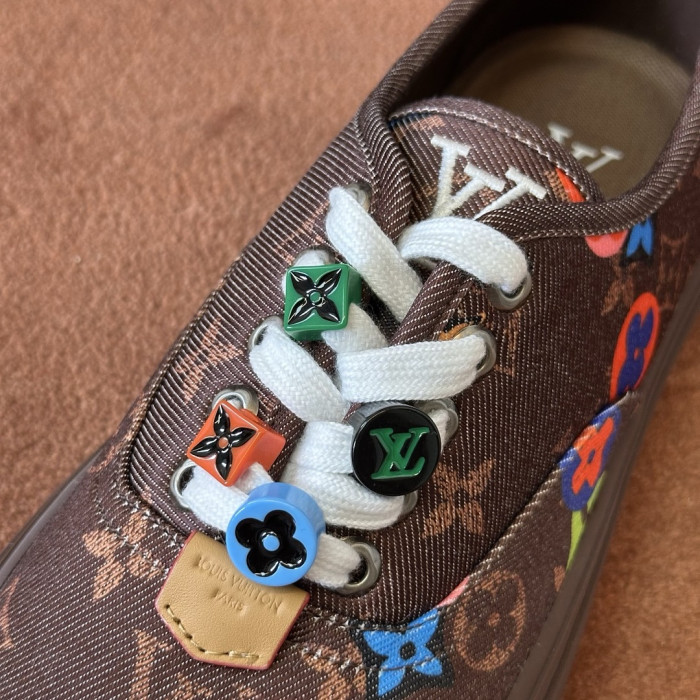 L0VT SNEAKER