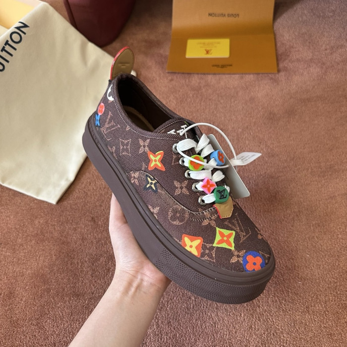 L0VT SNEAKER