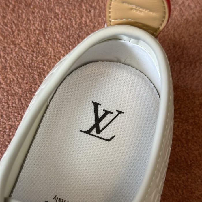 L0VT SNEAKER