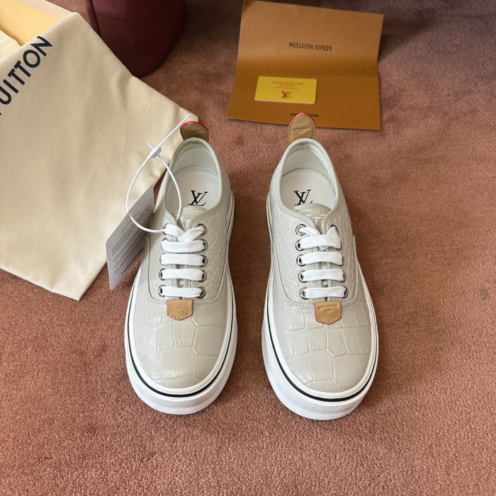 L0VT SNEAKER