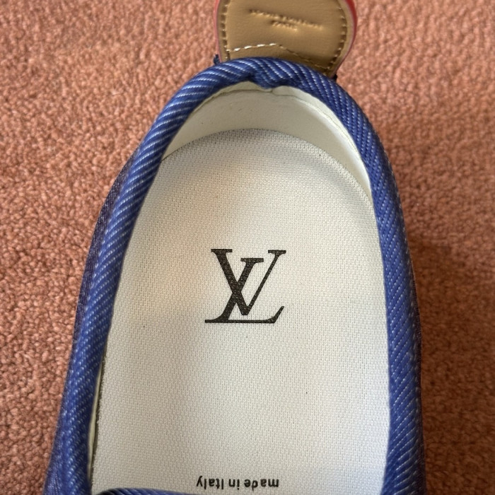 L0VT SNEAKER