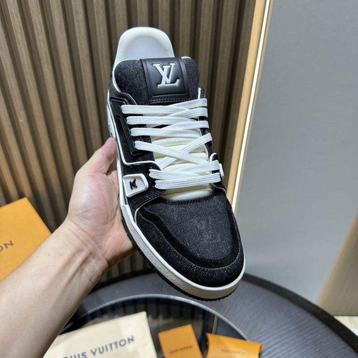 L0VT SNEAKER