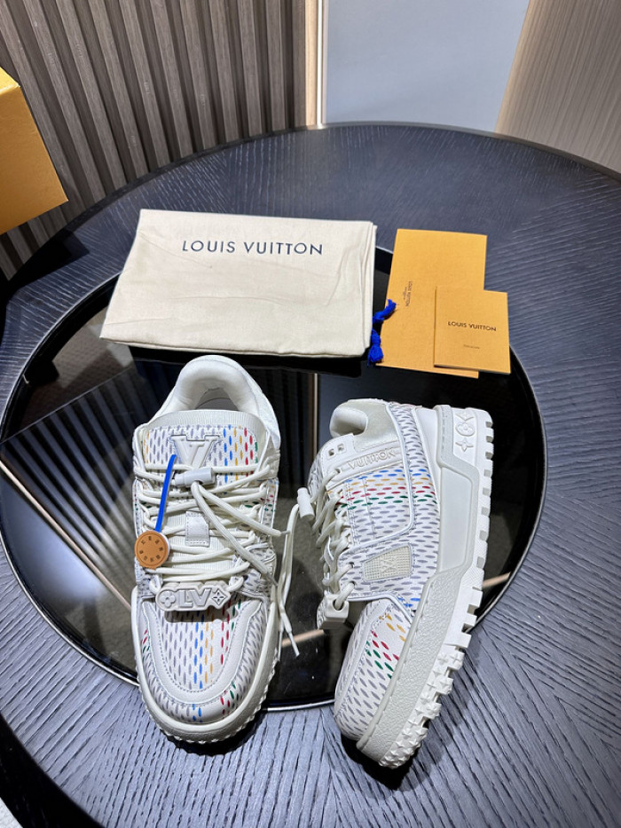 L0VT SNEAKER