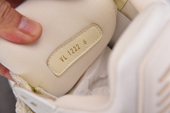 L0VT SNEAKER