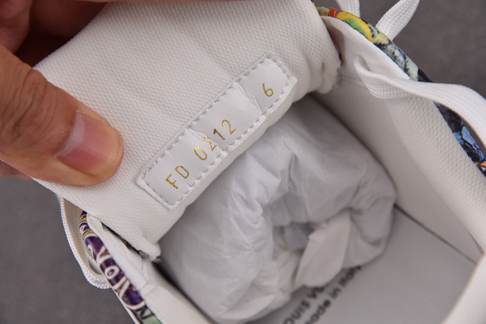 L0VT SNEAKER