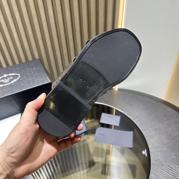 P SANDAL