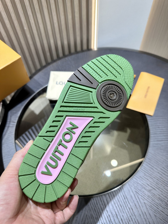 L0VT SNEAKER