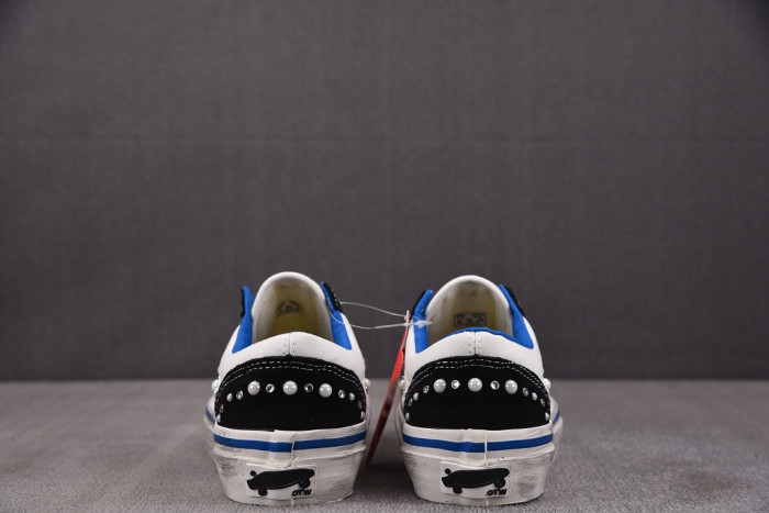 VA& SNEAKER